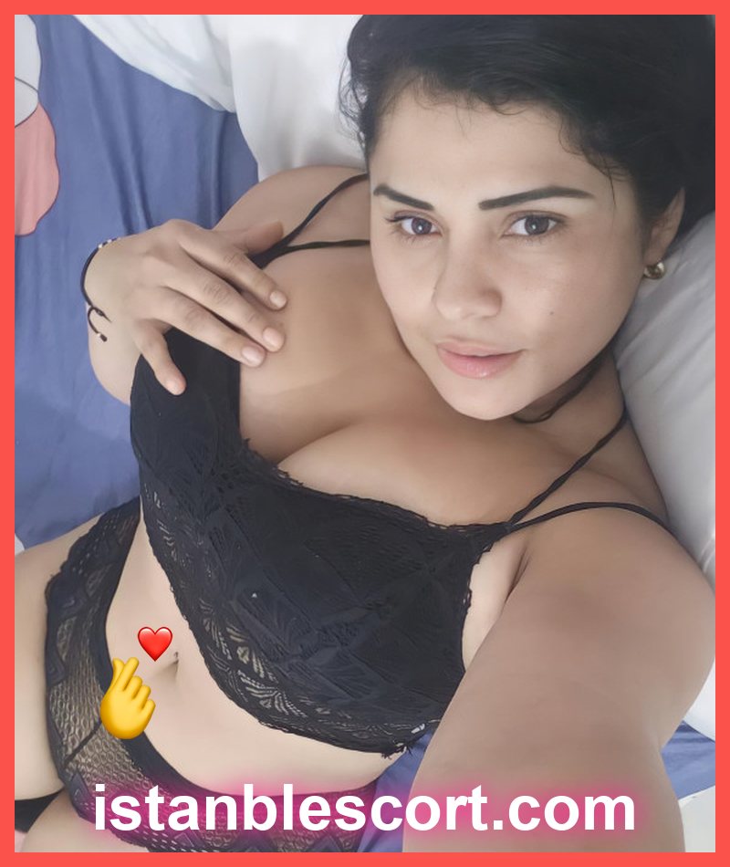 Tuğçe, 25 — Kurtköy vitrin kartı